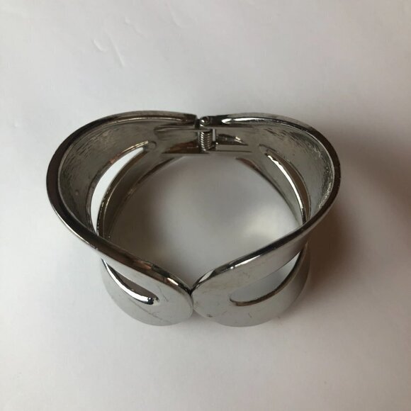 Figure Eight Hinge Cuff Silver - Picture 3 of 8